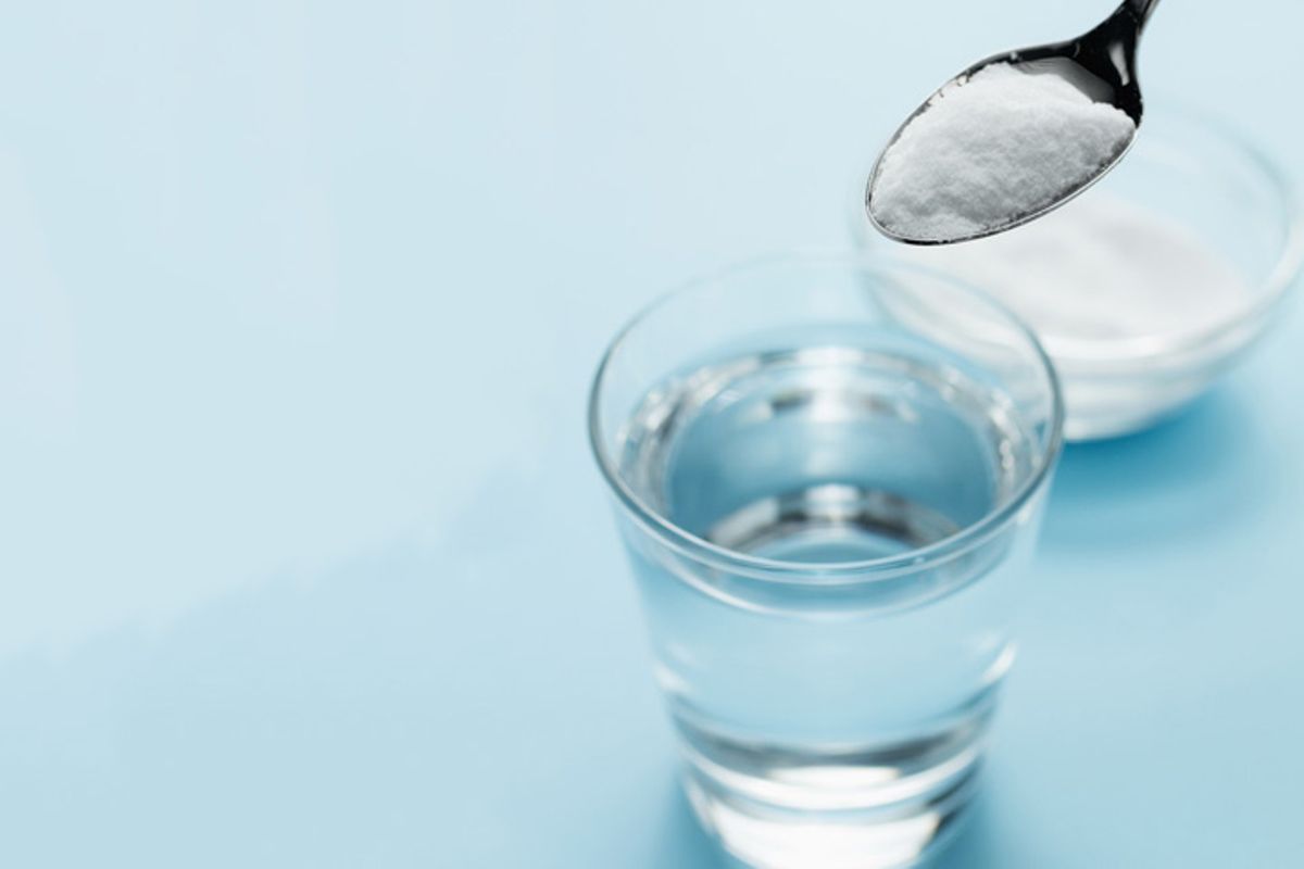 3-benefits-of-brushing-your-teeth-with-a-salt-solution